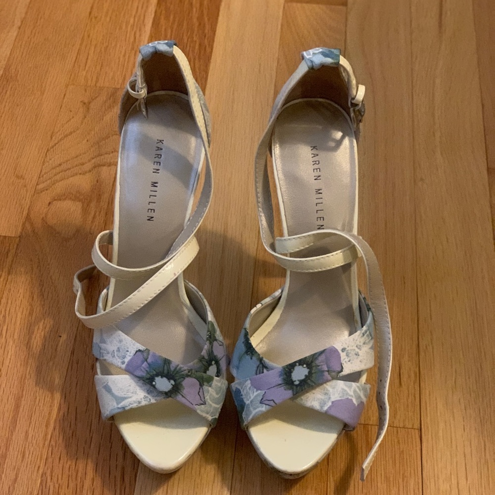Karen Millen open toe Multi color sa heels.